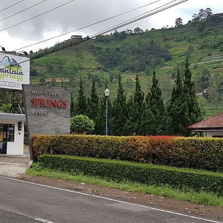 New Mountain Springs Hotel & Resort Lembang Dış mekan fotoğraf
